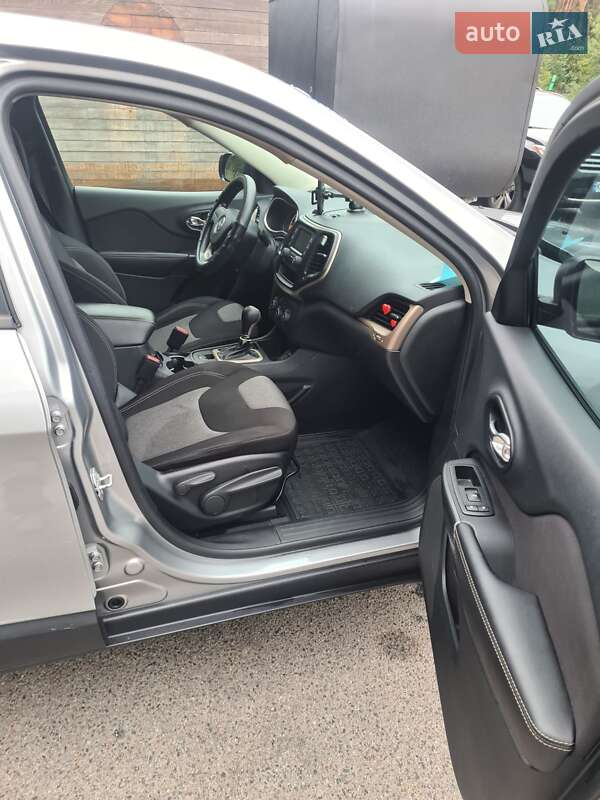 Внедорожник / Кроссовер Jeep Cherokee 2014 в Киеве фото 11 Внедорожник / Кроссовер Jeep Cherokee 2014 в Киеве