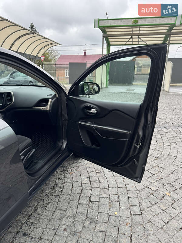 Позашляховик / Кросовер Jeep Cherokee 2016 в Любарі