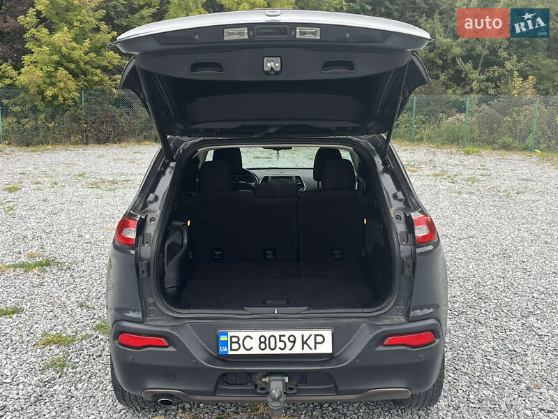 Позашляховик / Кросовер Jeep Cherokee 2016 в Львові