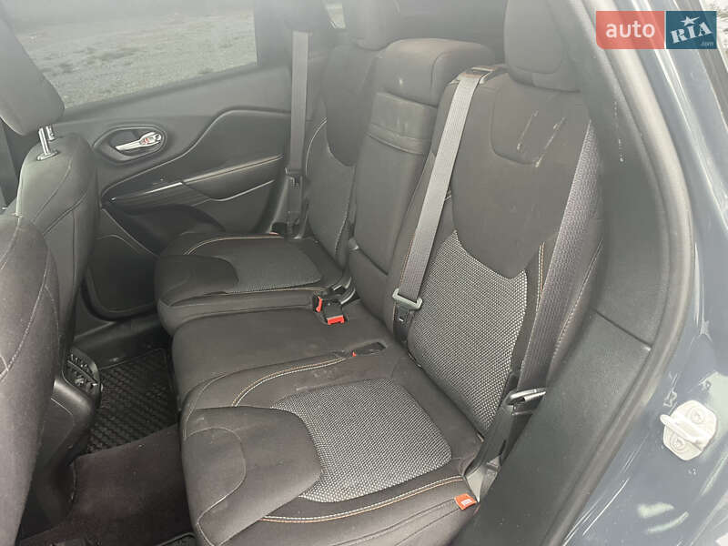 Позашляховик / Кросовер Jeep Cherokee 2016 в Львові