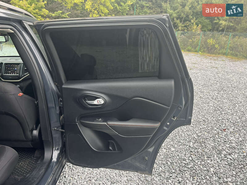 Позашляховик / Кросовер Jeep Cherokee 2016 в Львові