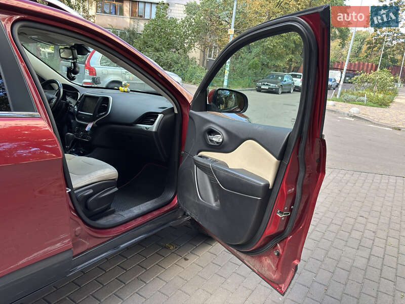 Внедорожник / Кроссовер Jeep Cherokee 2014 в Киеве