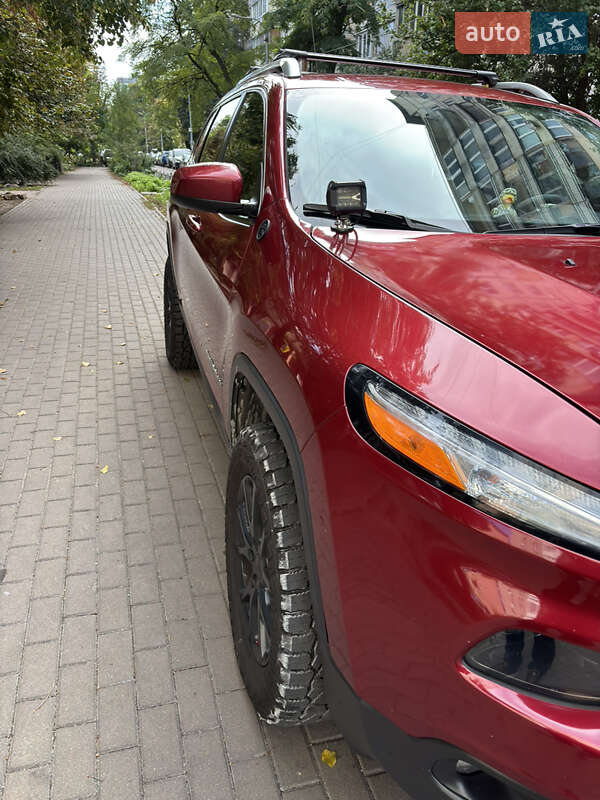 Внедорожник / Кроссовер Jeep Cherokee 2014 в Киеве