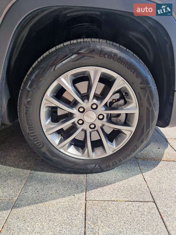 Внедорожник / Кроссовер Jeep Cherokee 2018 в Харькове