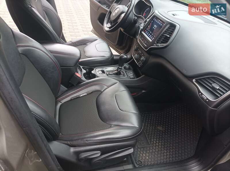 Позашляховик / Кросовер Jeep Cherokee 2020 в Гостомелі фото 19 Позашляховик / Кросовер Jeep Cherokee 2020 в Гостомелі