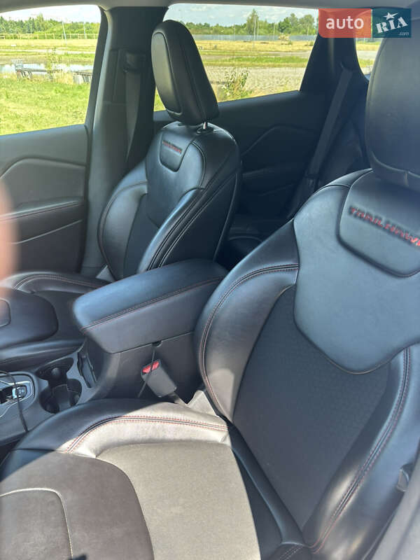 Внедорожник / Кроссовер Jeep Cherokee 2019 в Львове