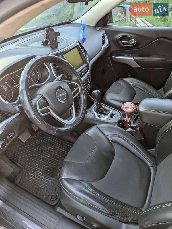 Внедорожник / Кроссовер Jeep Cherokee 2017 в Виннице