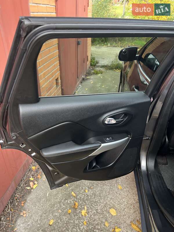 Позашляховик / Кросовер Jeep Cherokee 2017 в Броварах фото 9 Позашляховик / Кросовер Jeep Cherokee 2017 в Броварах