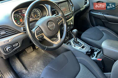 Внедорожник / Кроссовер Jeep Cherokee 2016 в 
