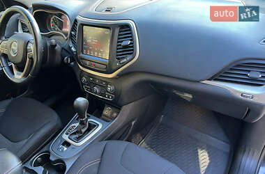Внедорожник / Кроссовер Jeep Cherokee 2016 в 