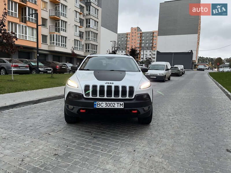 Внедорожник / Кроссовер Jeep Cherokee 2016 в Виннице