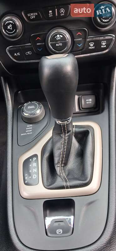 Внедорожник / Кроссовер Jeep Cherokee 2016 в Днепре