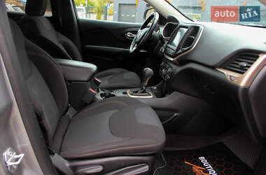 Внедорожник / Кроссовер Jeep Cherokee 2016 в 