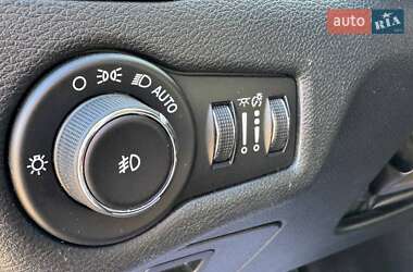 Внедорожник / Кроссовер Jeep Cherokee 2018 в 