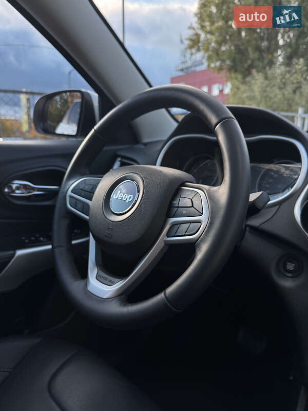 Внедорожник / Кроссовер Jeep Cherokee 2017 в Чернигове