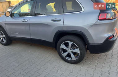 Внедорожник / Кроссовер Jeep Cherokee 2019 в 
