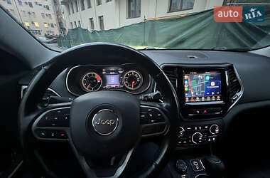 Внедорожник / Кроссовер Jeep Cherokee 2020 в 