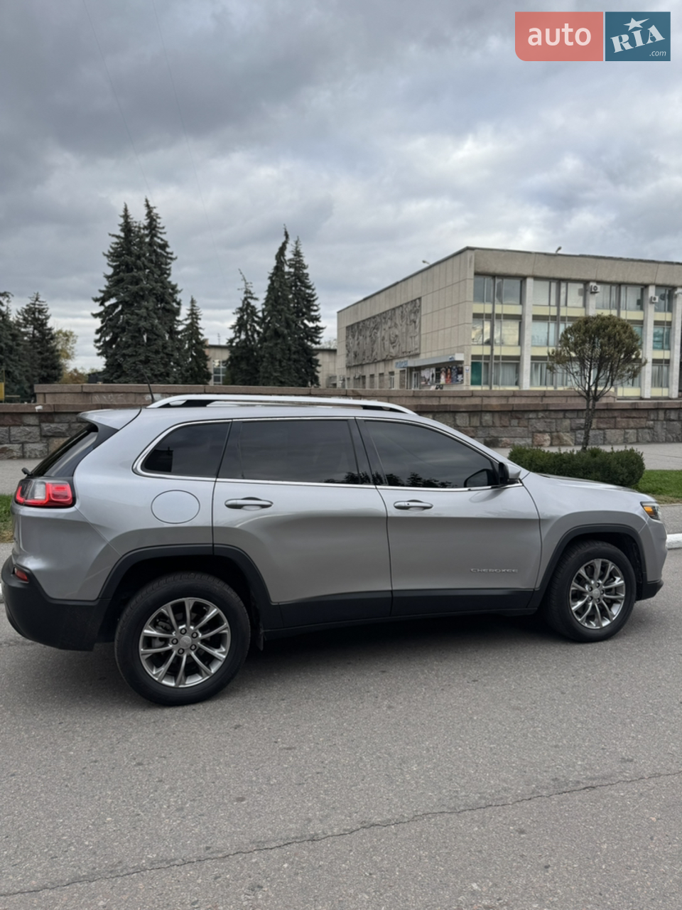 2017 Jeep Cherokee - мініатюра 30