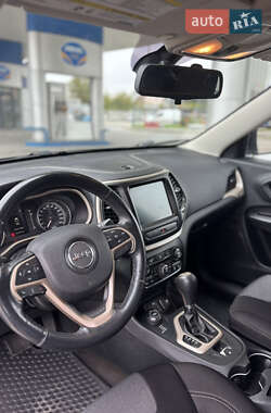 Внедорожник / Кроссовер Jeep Cherokee 2014 в 
