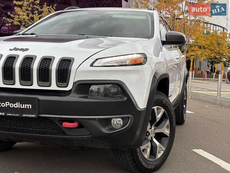 Внедорожник / Кроссовер Jeep Cherokee 2016 в Киеве