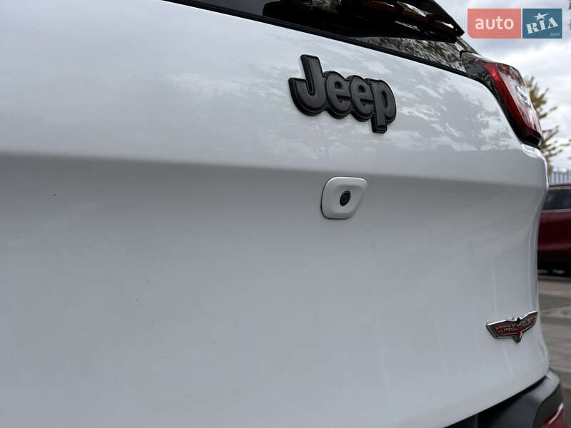 Внедорожник / Кроссовер Jeep Cherokee 2016 в Киеве
