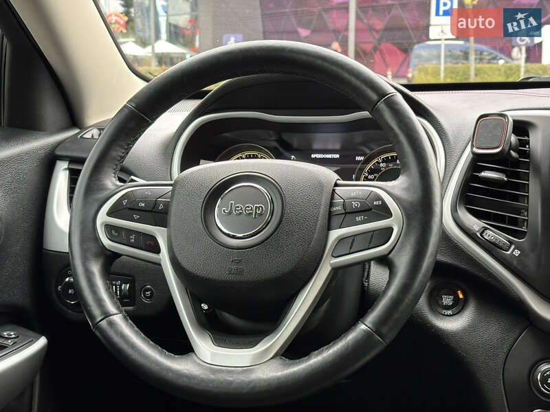 Внедорожник / Кроссовер Jeep Cherokee 2016 в Киеве