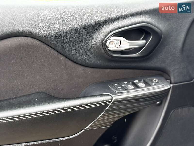 Позашляховик / Кросовер Jeep Cherokee 2015 в Івано-Франківську фото 68 Позашляховик / Кросовер Jeep Cherokee 2015 в Івано-Франківську