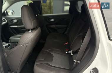 Внедорожник / Кроссовер Jeep Cherokee 2019 в 