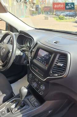 Внедорожник / Кроссовер Jeep Cherokee 2019 в 