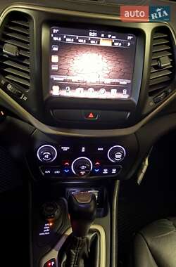 Внедорожник / Кроссовер Jeep Cherokee 2016 в 