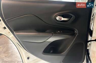 Внедорожник / Кроссовер Jeep Cherokee 2016 в 