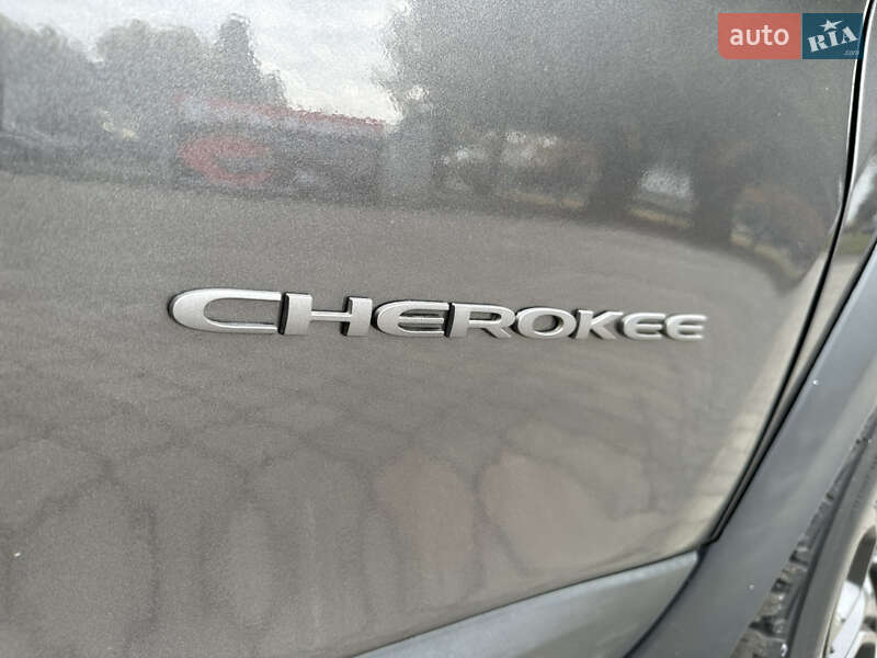 Внедорожник / Кроссовер Jeep Cherokee 2019 в Черкассах