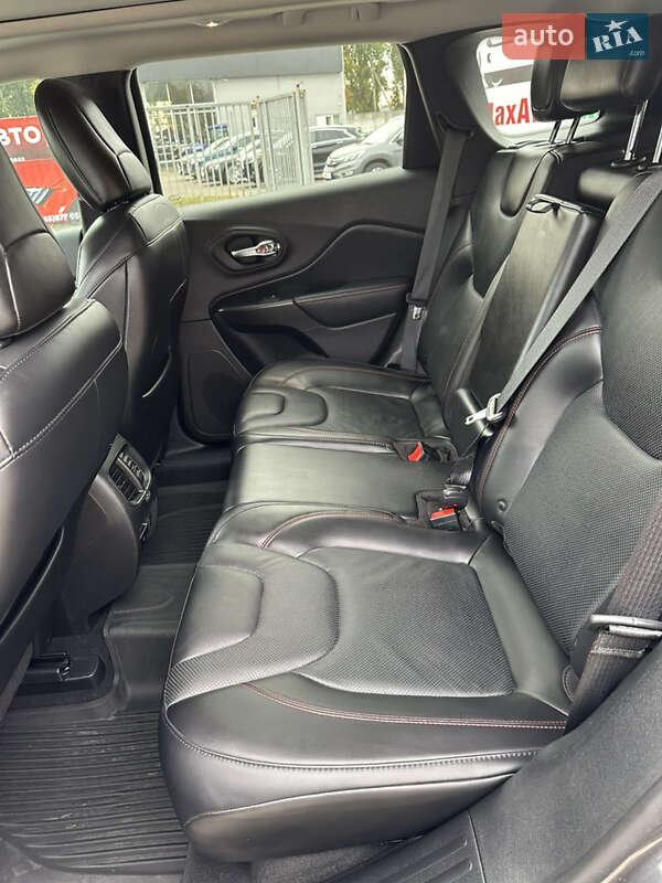 Внедорожник / Кроссовер Jeep Cherokee 2019 в Черкассах