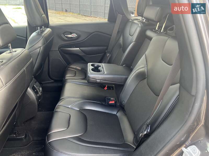 Внедорожник / Кроссовер Jeep Cherokee 2018 в Харькове