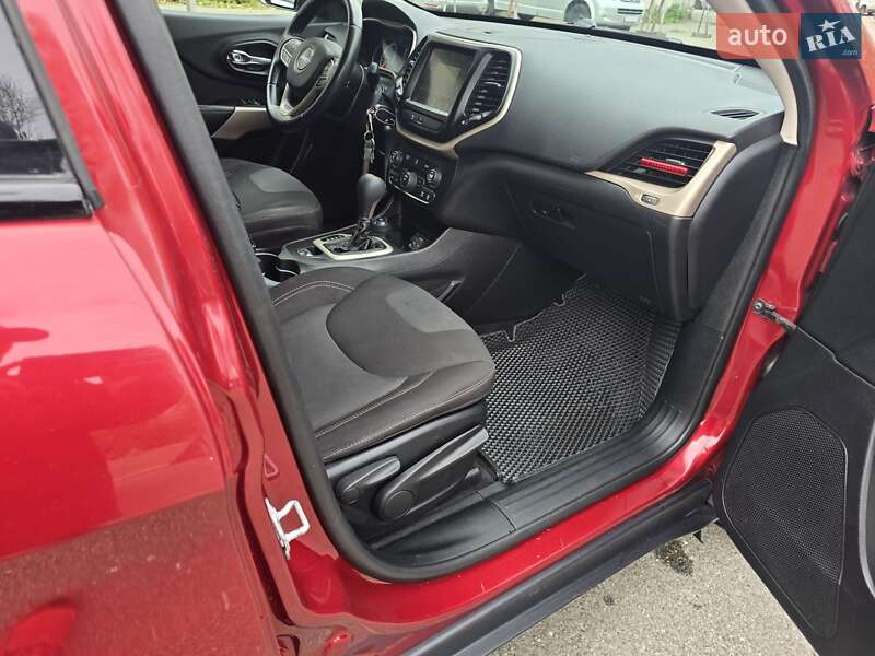 Внедорожник / Кроссовер Jeep Cherokee 2016 в Чернигове