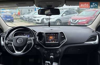 Внедорожник / Кроссовер Jeep Cherokee 2014 в 