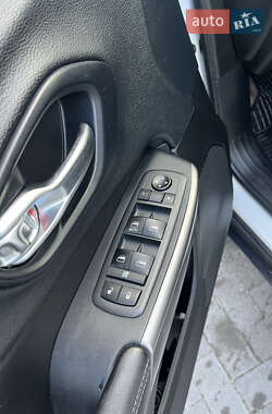 Внедорожник / Кроссовер Jeep Cherokee 2019 в 