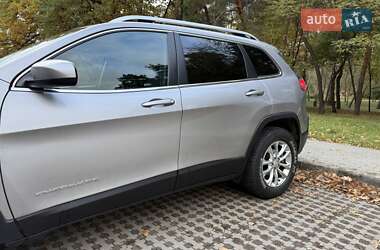Внедорожник / Кроссовер Jeep Cherokee 2018 в 