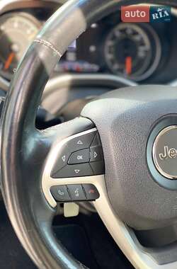 Внедорожник / Кроссовер Jeep Cherokee 2016 в 