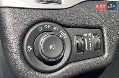 Внедорожник / Кроссовер Jeep Cherokee 2016 в 