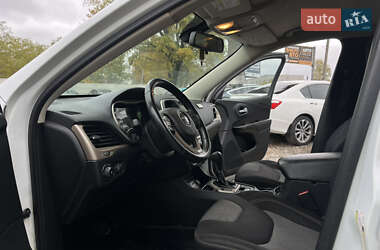 Внедорожник / Кроссовер Jeep Cherokee 2014 в 