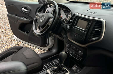 Внедорожник / Кроссовер Jeep Cherokee 2014 в 