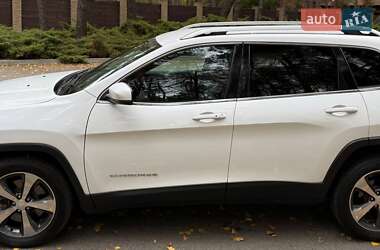 Позашляховик / Кросовер Jeep Cherokee 2019 в 