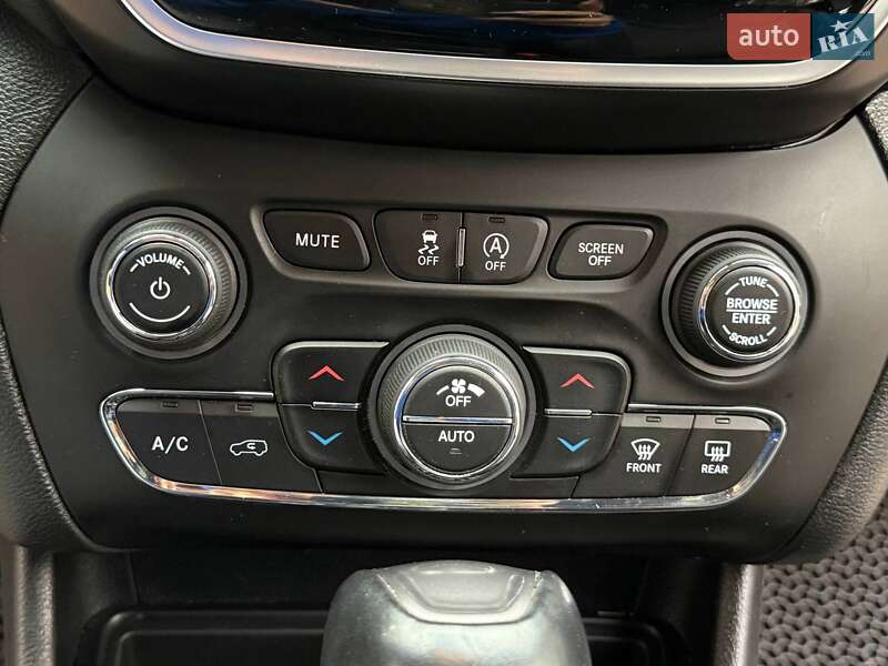 Внедорожник / Кроссовер Jeep Cherokee 2019 в Новомосковске фото 20 Внедорожник / Кроссовер Jeep Cherokee 2019 в Новомосковске