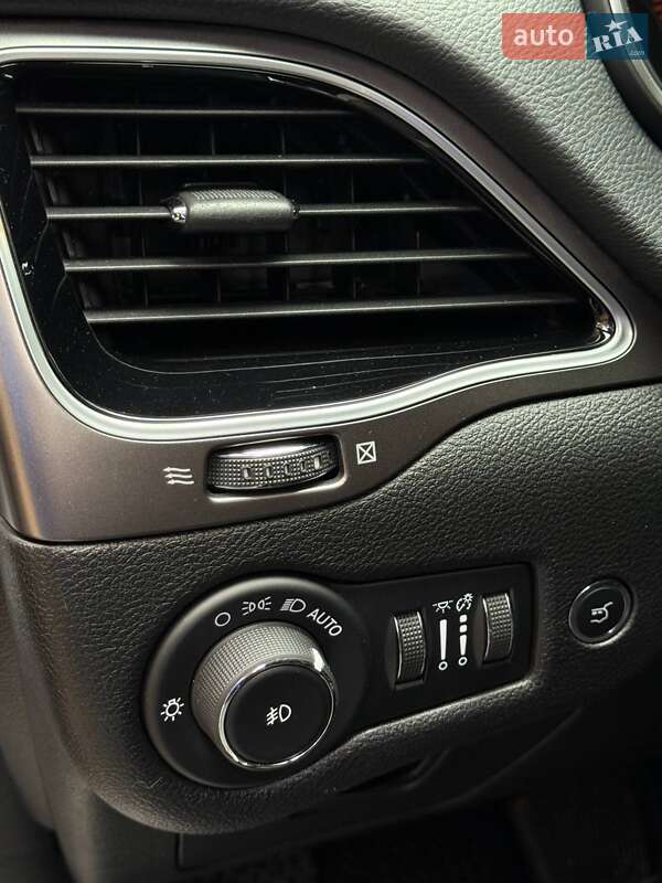 Внедорожник / Кроссовер Jeep Cherokee 2019 в Новомосковске фото 22 Внедорожник / Кроссовер Jeep Cherokee 2019 в Новомосковске