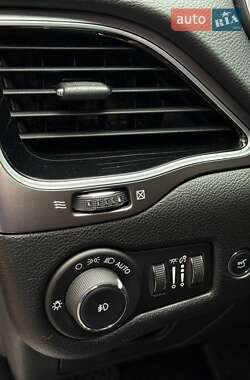 Позашляховик / Кросовер Jeep Cherokee 2019 в 