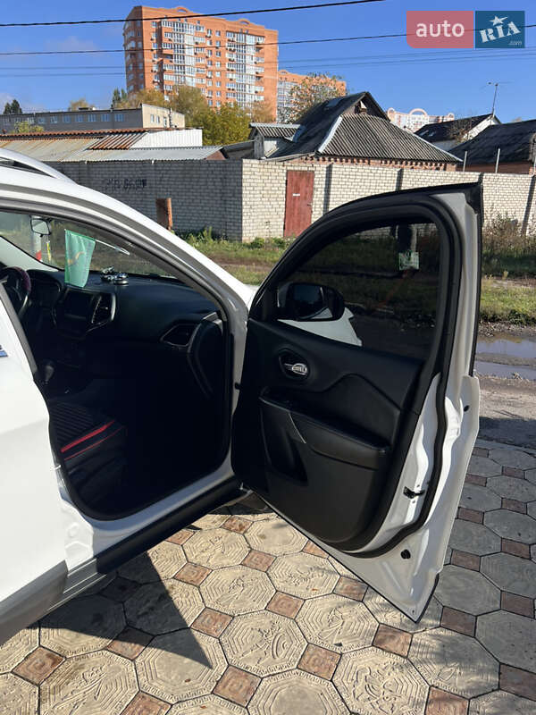 Внедорожник / Кроссовер Jeep Cherokee 2018 в Харькове