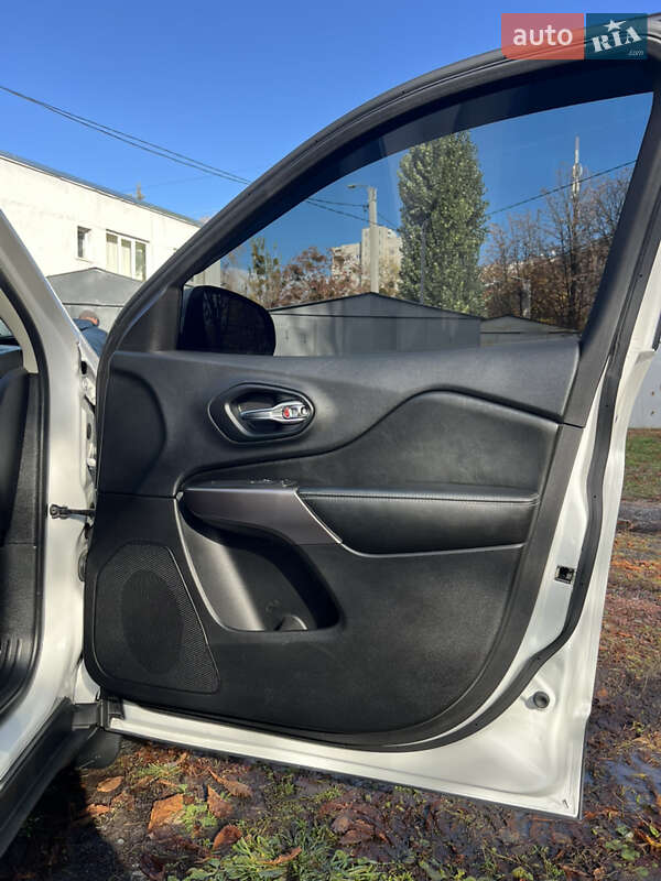 Внедорожник / Кроссовер Jeep Cherokee 2018 в Харькове