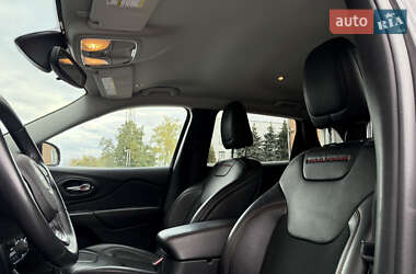 Внедорожник / Кроссовер Jeep Cherokee 2019 в 