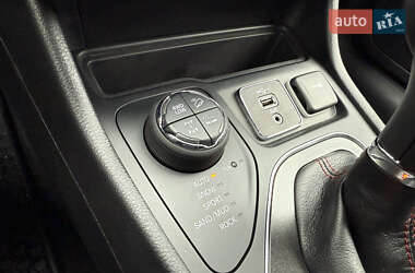 Внедорожник / Кроссовер Jeep Cherokee 2019 в 